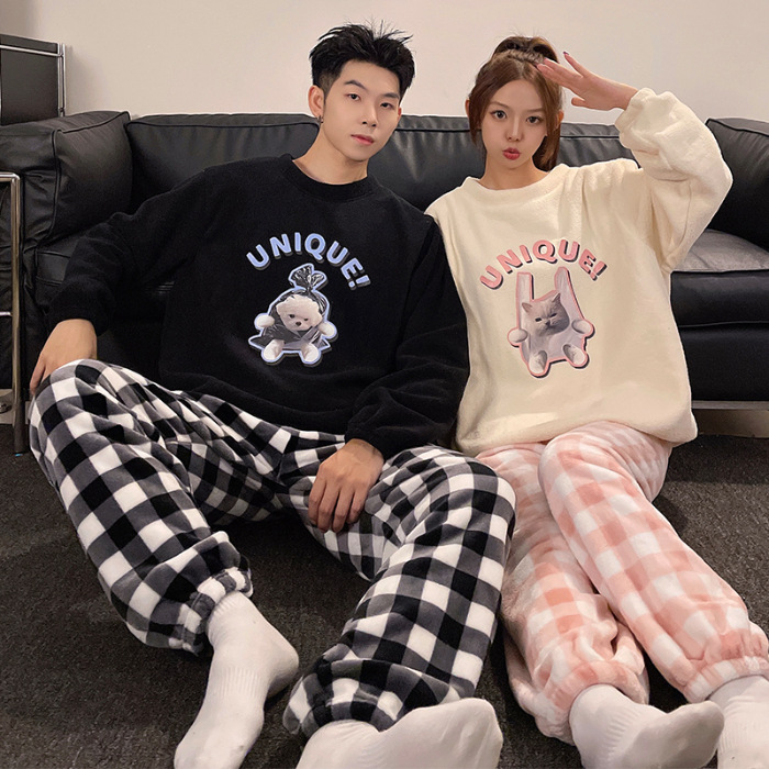 Pareja pijamas Otoño e Invierno arroz polar cuello redondo dulce de dibujos animados forrado de lana gruesa de coral cálido se puede usar fuera traje