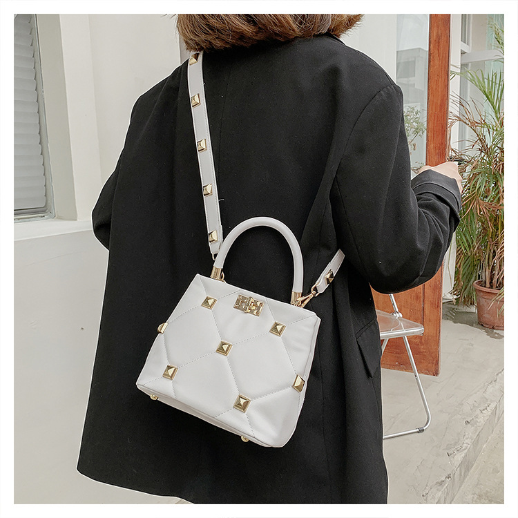 Medium Pu Leather Streetwear Square Bag display picture 18