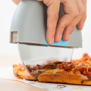 Round stainless steel pizza wheel knife with sheath pizza knife roller cake cutter ring cake cutter