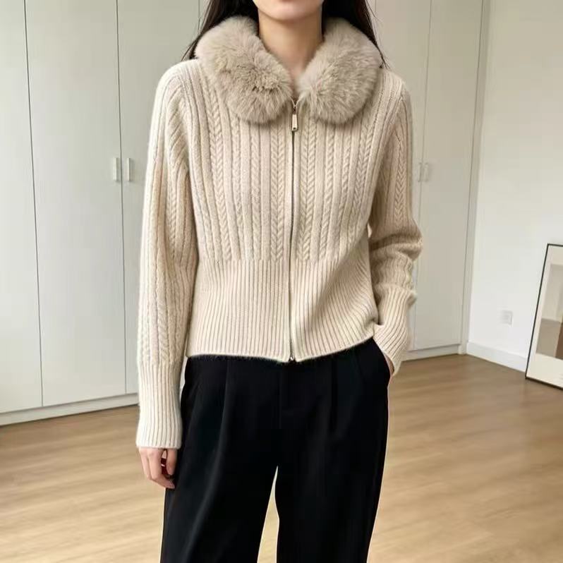 Gentle Fur Collar Cardigan Zipper Sweater for Women, New Winter Style, Elegant Slim-Fit Short Knit Sweater with Tie Clip