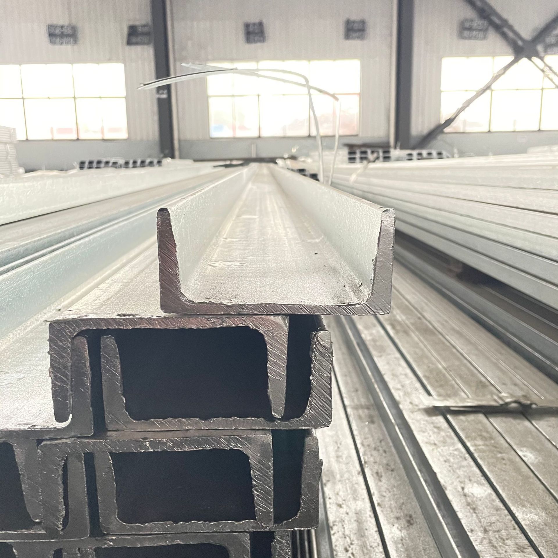 上海供应q235b 热镀锌槽钢 5#-40#高锌层低合金幕墙建筑材料U型钢