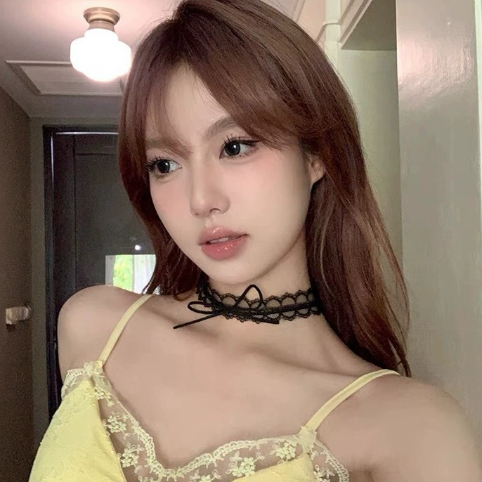 Ожерелье- choker, кружевная лента с бантами, титановые зажимы, регулируется 30+6 см, ширина 2,8 см