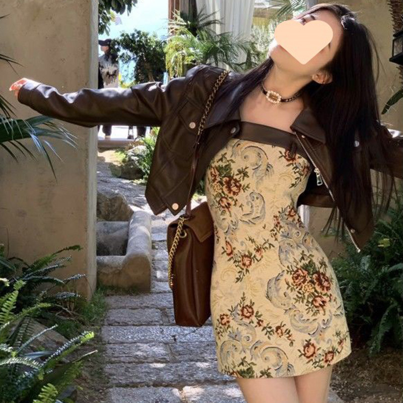 French-style retro spring/autumn two-piece suit for women, featuring a leather jacket and patchwork suspender skirt.