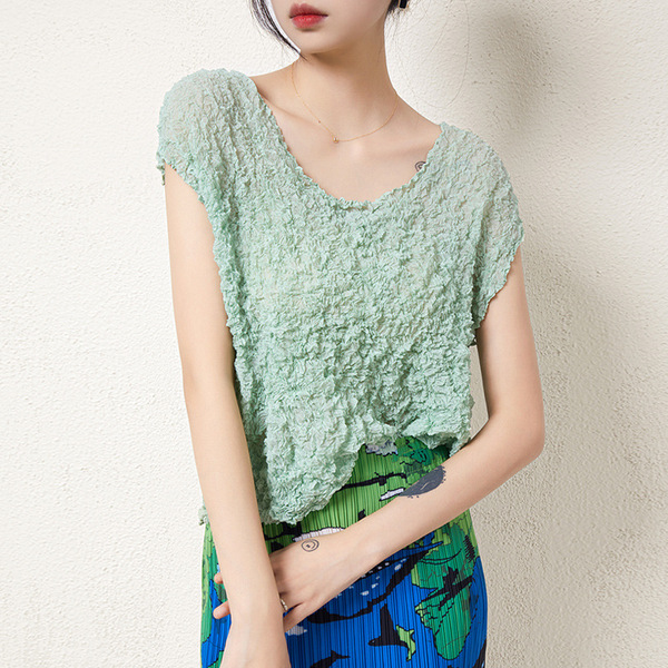 Summer design thin shiffon T-shirt with a round collar