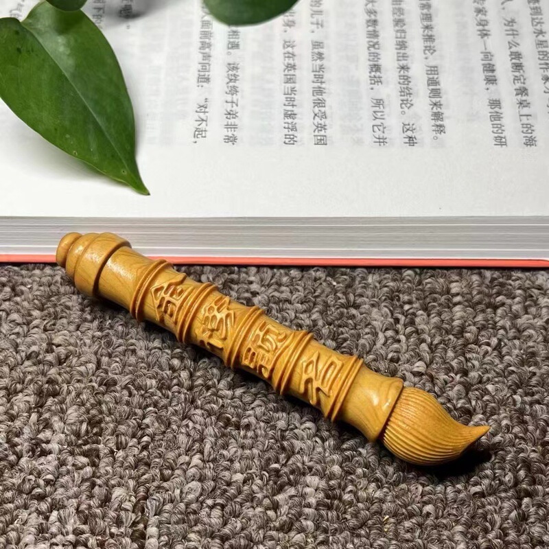 崖柏の木彫りは工芸品を飾っています。|undefined