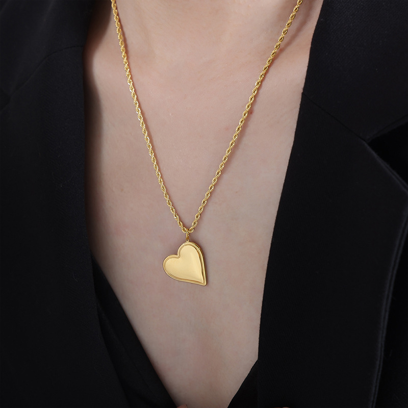 Amor colgante collar melocotón corazón pendientes de titanio acero 18K oro hadas temperamento todo partido clavícula cadena femenina