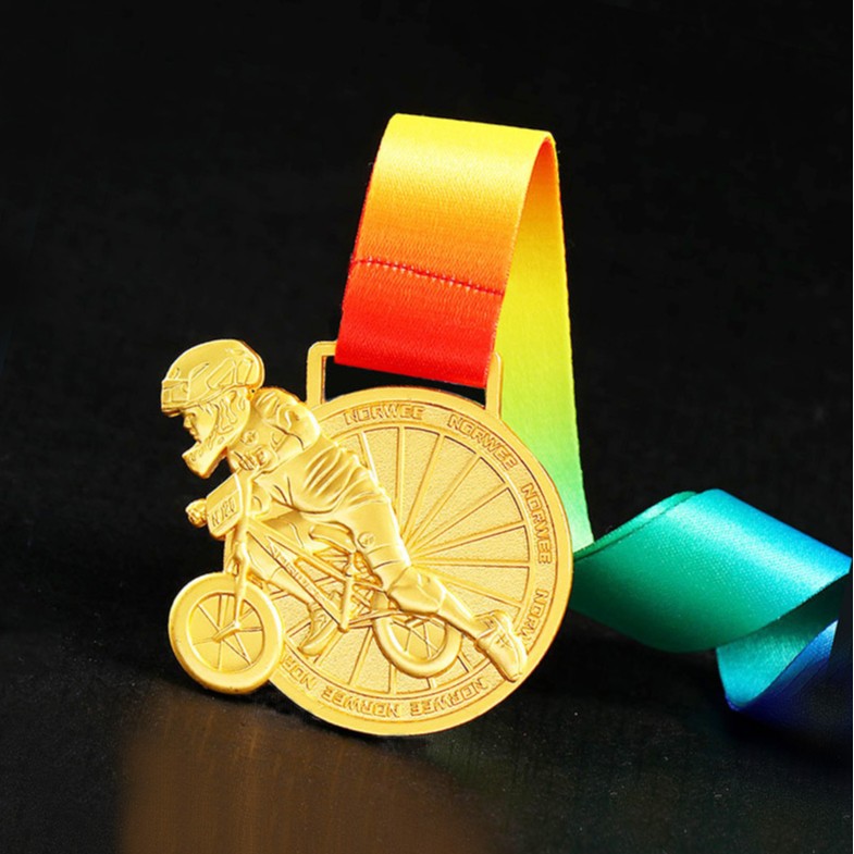 Fábrica en stock creativo en blanco maratón medalla conmemorativa sexo opuesto juegos de lámina de oro medalla de metal personalización