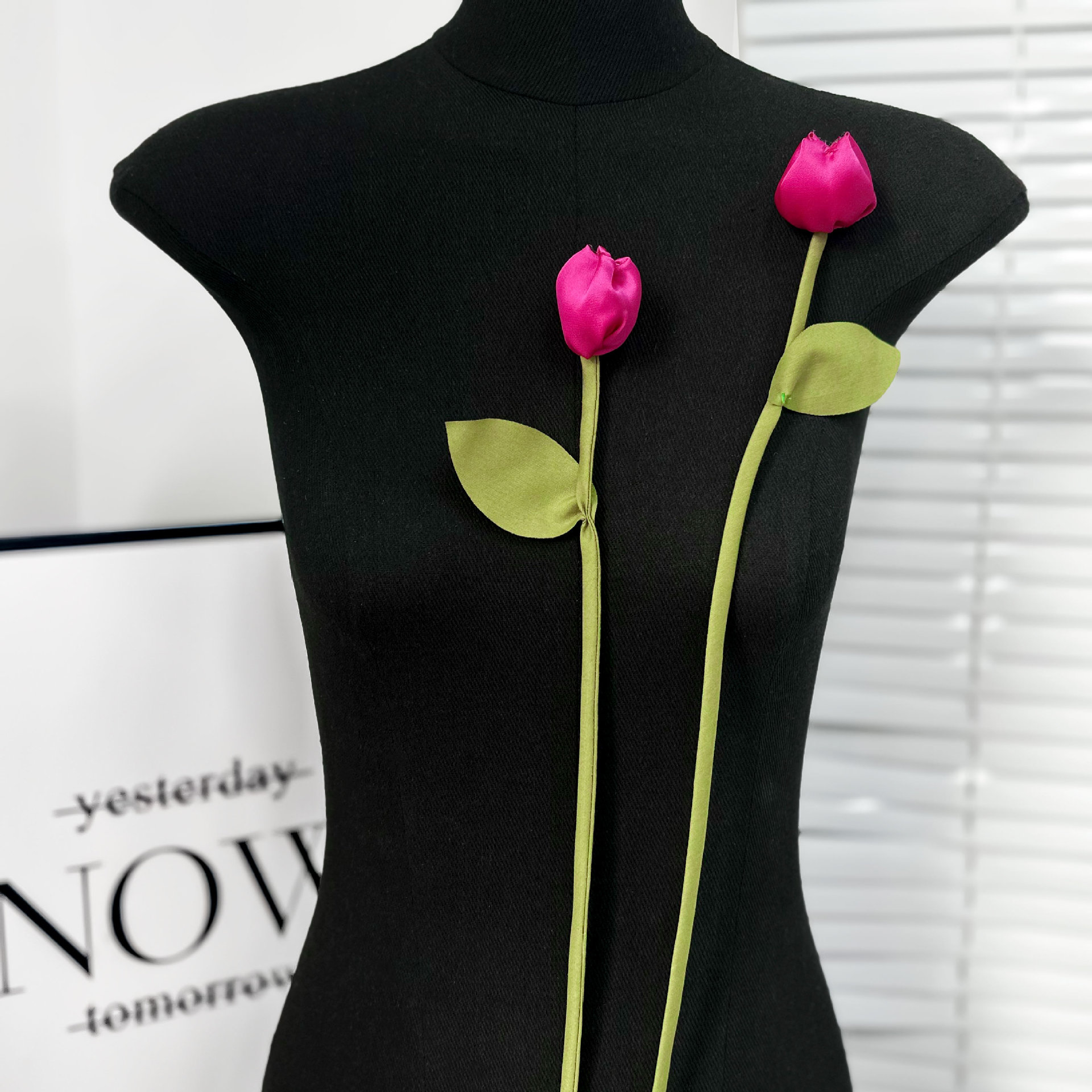 Rose color flor tridimensional hecha a mano en el viento de alta calidad decoración vestido vestido vestido tocado para el cabello bolsa decoración