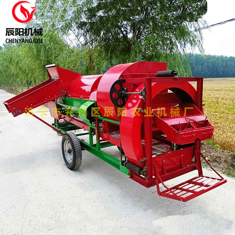 拖拉机牵引大型干湿花生摘果机自动装车装袋秧果分离机花生摘果机
