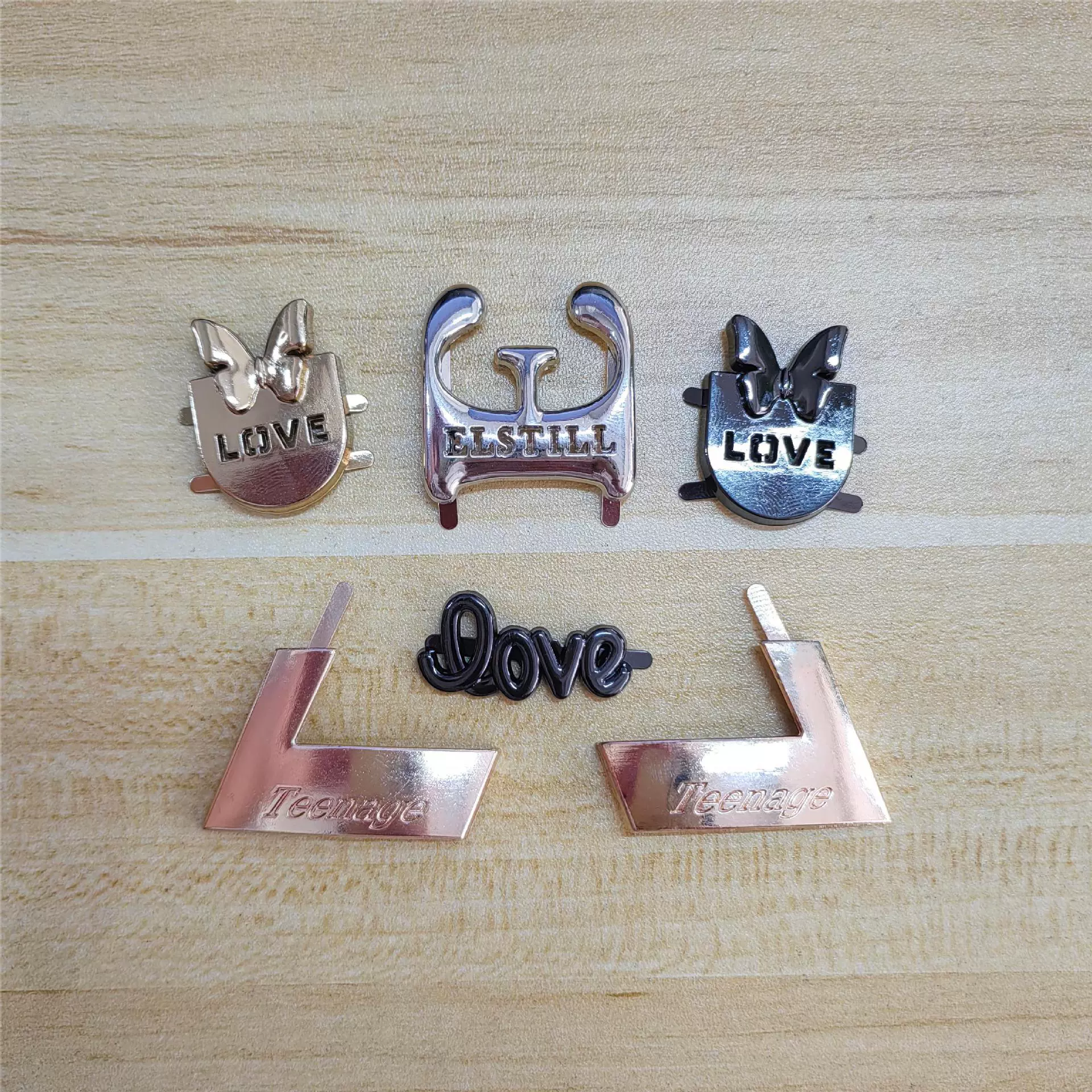 Фабрика прямых продаж новая специальная металлическая буква шильдика ювелирная пряжка