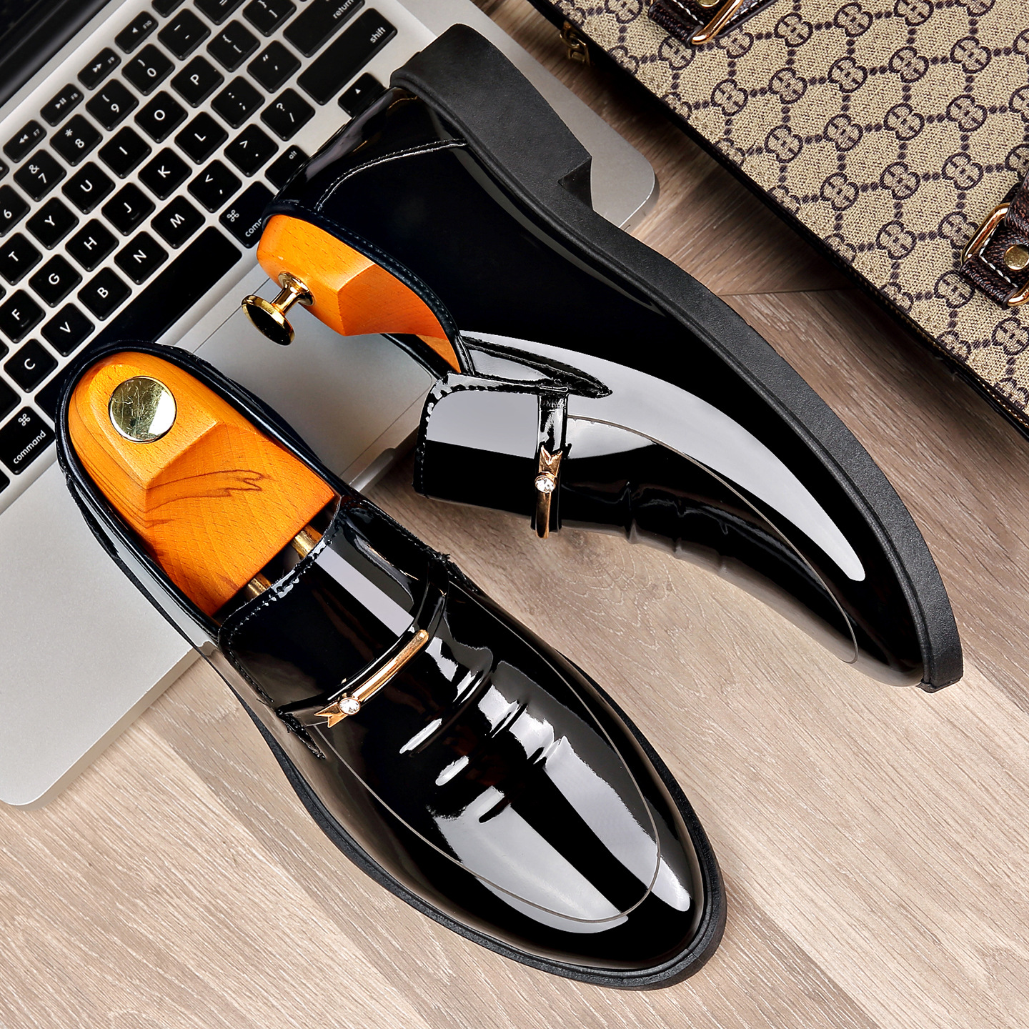 2025 nuevos zapatos de cuero de primavera y otoño para hombres zapatos de cuero suaves comerciales casuales de cuero brillante zapatos casuales transfronterizos de cuero para hombres