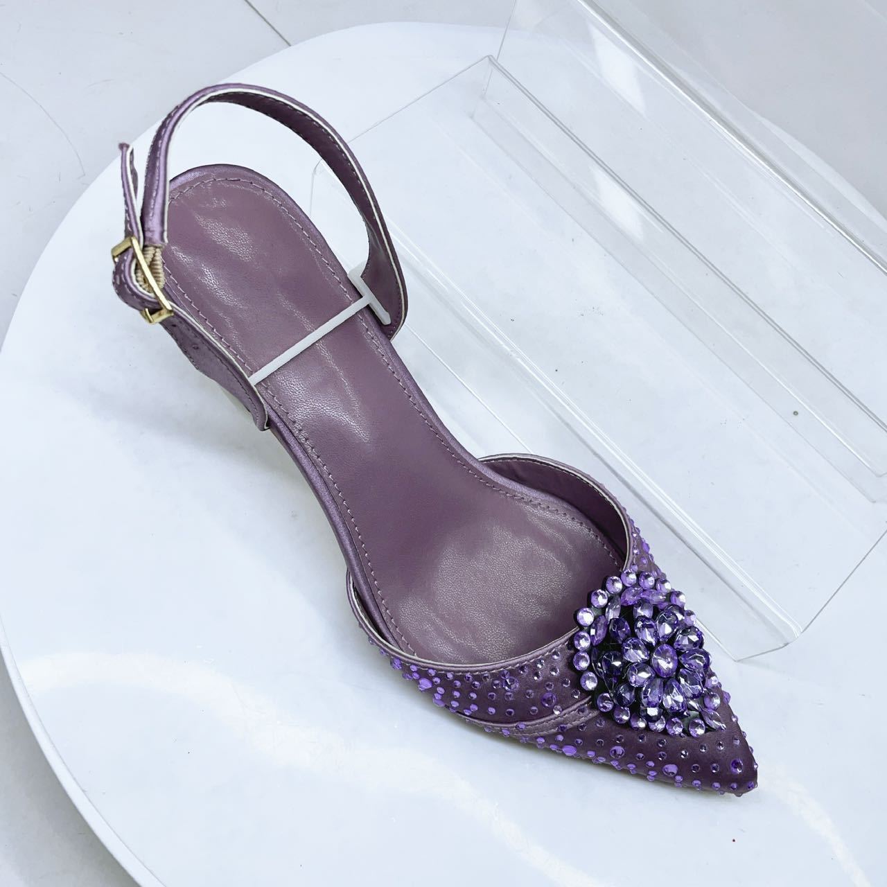 Selección estricta de zapatos de estilo italiano nuevos tacones delgados sandalias de bodas banquete de diamante puntuales zapatos de mujer