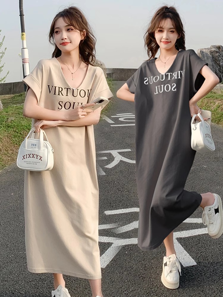 Fashionable summer clothing for pregnant