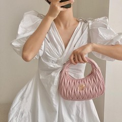 2025 新しい多用途プリーツショルダーバッグファッショナブルな刺繍ハンドヘルドクロスボディレディースバッグトレンディな三日月クラウド餃子バッグ