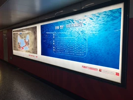 其他广告器材;广告条幅;展示架