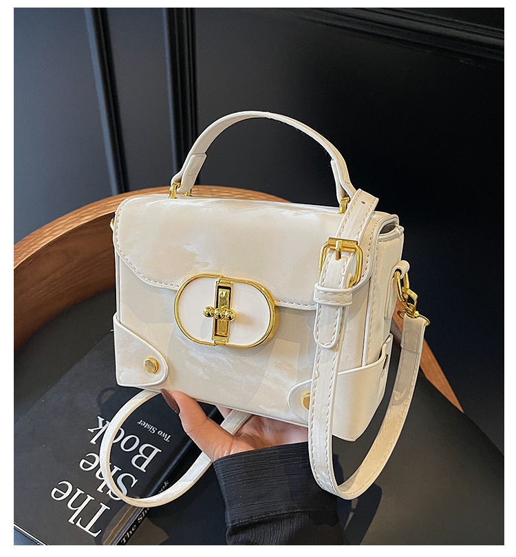Fashionable and trendy small bag 2025 new women's bag, summer casual and simple crossbody bag, hand-held texture small square bag full figure