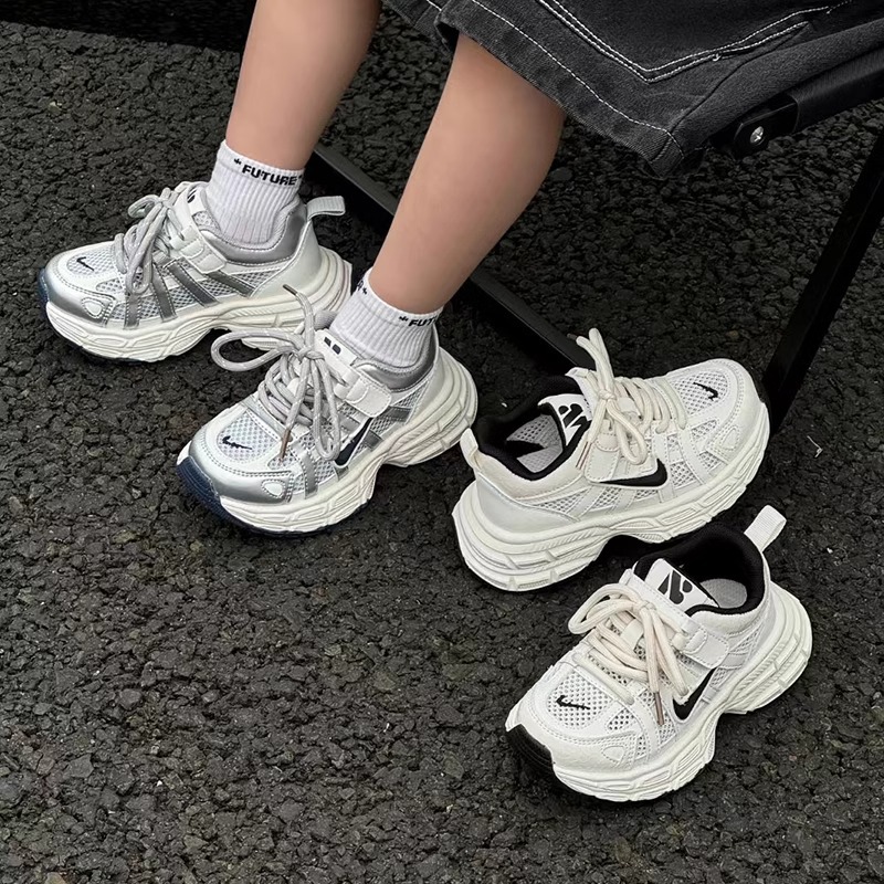 Children's demi-season lightweight breathable sneakers for boys