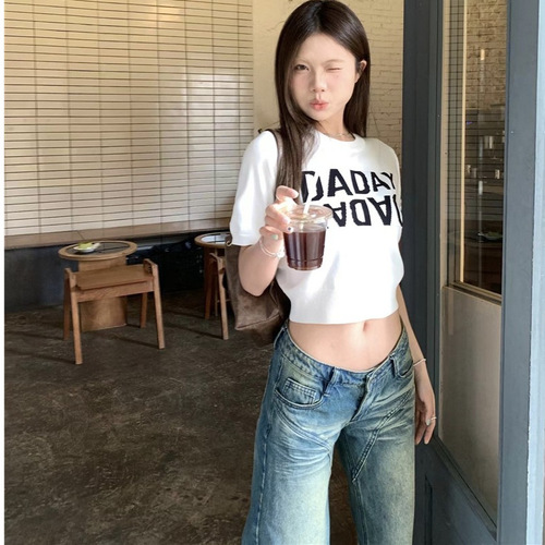 White crew neck T-shirt, niche knit sweater for women, summer hot girl, slim-fitting base layer, slim short top