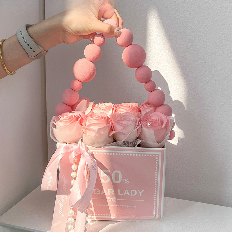 Estilo de nicho, sensación de atmósfera, rosa, caja de regalo portátil, flor artificial, producto terminado, graduación de cumpleaños, niña