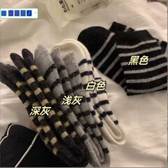 ウールの靴下を厚くして、女性ins潮秋冬の韓国版の日本のストライプのぬいぐるみの中で靴下を積んで保温します。