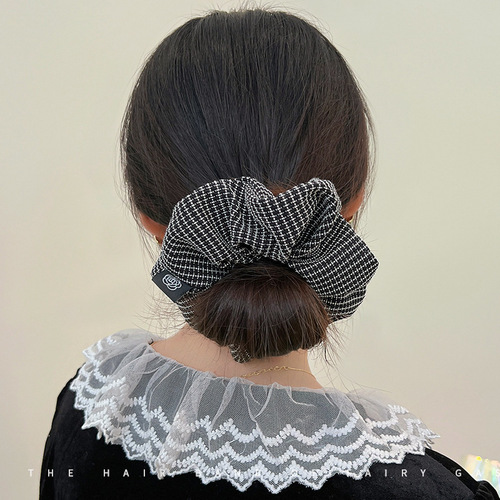 Autumn and winter French elegant large intestine hair tie with temperament plaid pleated headband tied in a ponytail at the back of the head with floral hair accessories