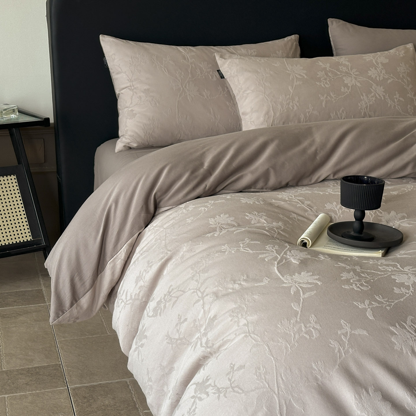 Algodón glutinoso ultra suave tejido Jacquard de cuatro piezas, ropa de cama de algodón para dormir desnudo, otoño y invierno, cuatro estaciones gruesas y cálidas.