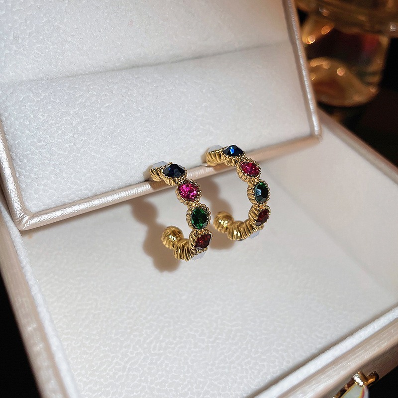 Retro C Shape Copper Inlay Rhinestones Ear Studs 1 Pair