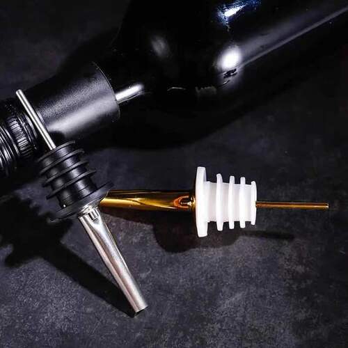 New stylish cocktail pouring tool, stainless steel pouring spout, bottle stopper for bar use