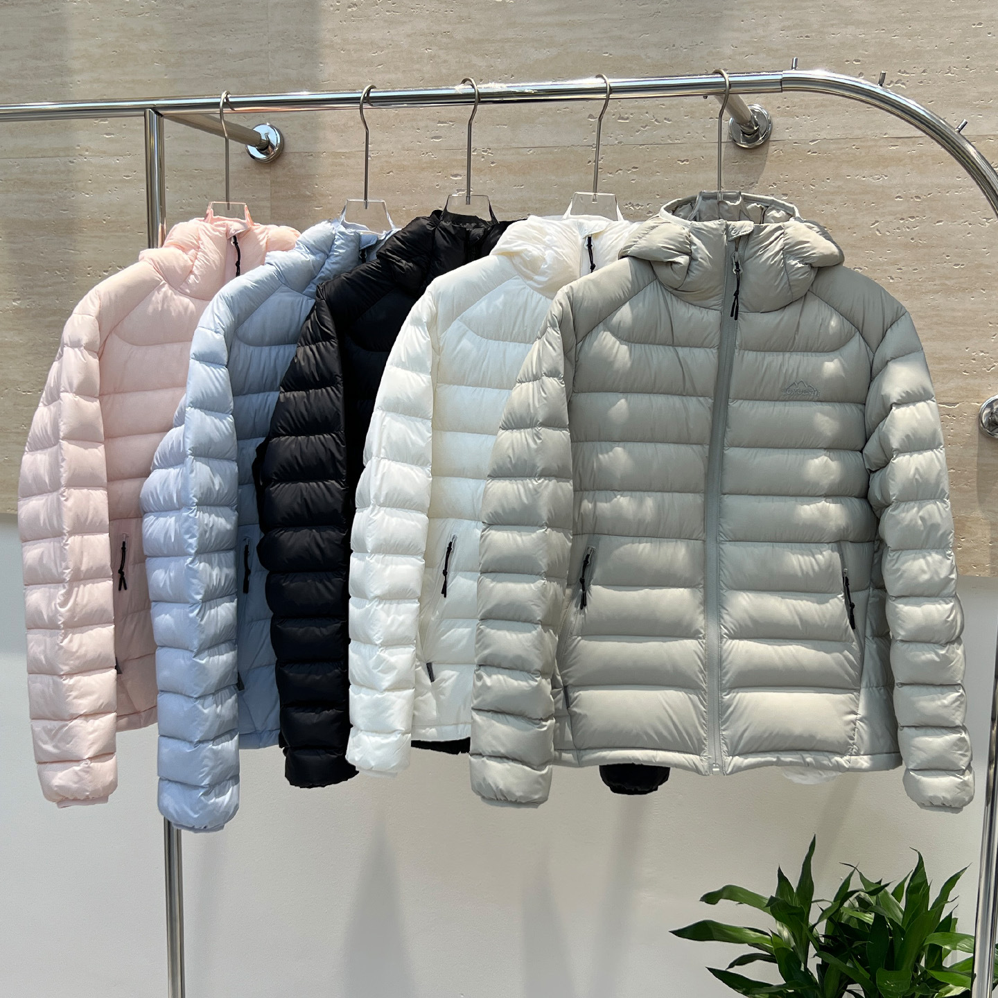 Nuevo estándar nacional 90 chaqueta de plumón de costilla blanca para mujeres ligera y corta 2025 invierno nuevo chaqueta de pareja ligera encapuchada image 1