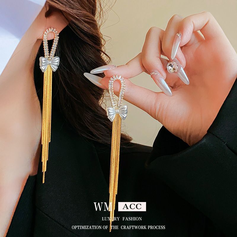 Pendientes de perlas de cristal de diamante de aguja de plata pendientes largos de lujo de Luz Retro europeo y americano pendientes dulces frescos de alto grado para mujeres