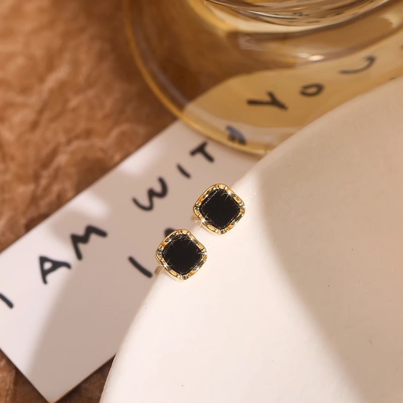 Pendientes de perlas, pendientes de estilo caliente, lujo ligero, pendientes simples de celebridades de Internet, accesorios de Yiwu, venta al por mayor