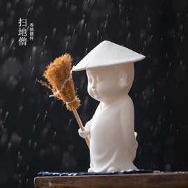 创意新中式陶瓷小和尚扫地僧桌面摆件家用禅意香熏炉客厅景观饰品