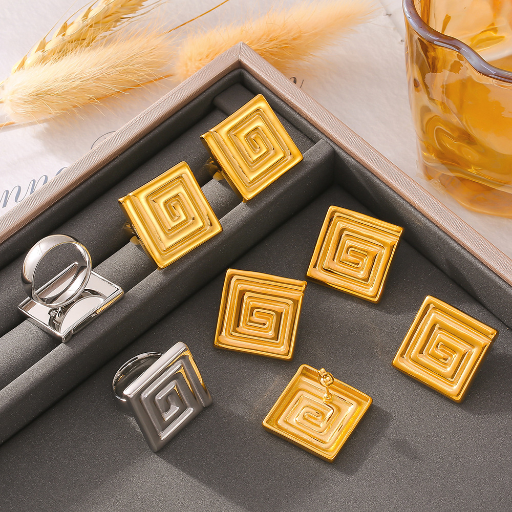 Small Niche Design, Patterned Square Earrings, Gold, Silver, Metal, Exaggerated Fashion Rings, Earrings That Do Not Fade_voghion.com