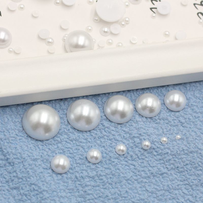 White hair accessory pearl