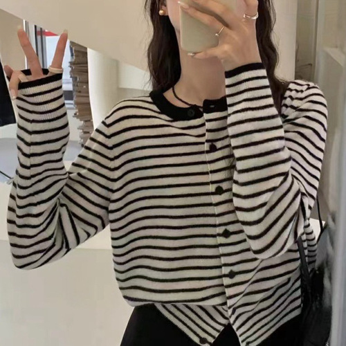 French-style small Shanghainese striped knit cardigan coat for women 2025 early autumn new small figure outerwear long-sleeved top