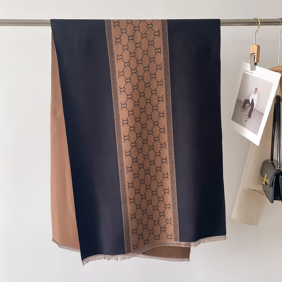 2024 coreano empalme bufandas de contraste de color de invierno para mujeres nuevo estilo imitación de cachemira universal mantel caliente temperamento universal buñuelo