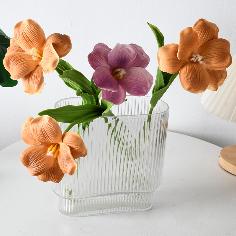 Flores de simulación brown pu tulipán boca abierta sonriente tulipán flaps sensación humectante de boda superior transfronteriza