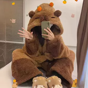 Длинный халат из кораллового флиса утеплённый для дома