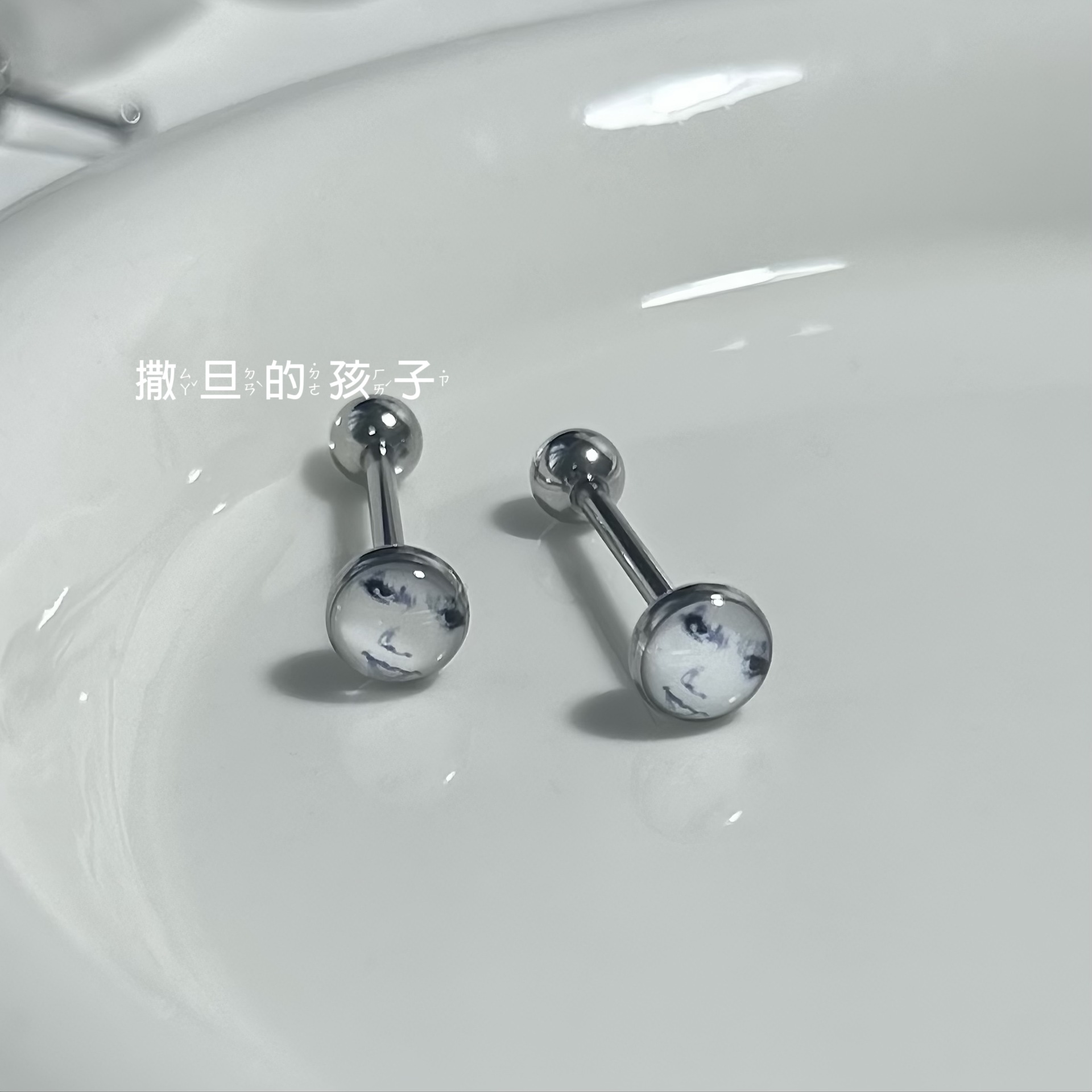 Silver pointed spike labret stud material detail
