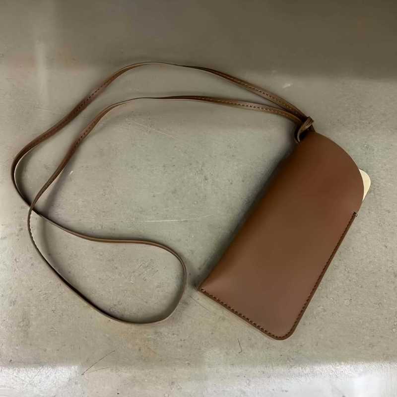 现货手提挂脖式简约挂绳皮革保护便携眼镜包出行太阳镜墨镜收纳包|undefined