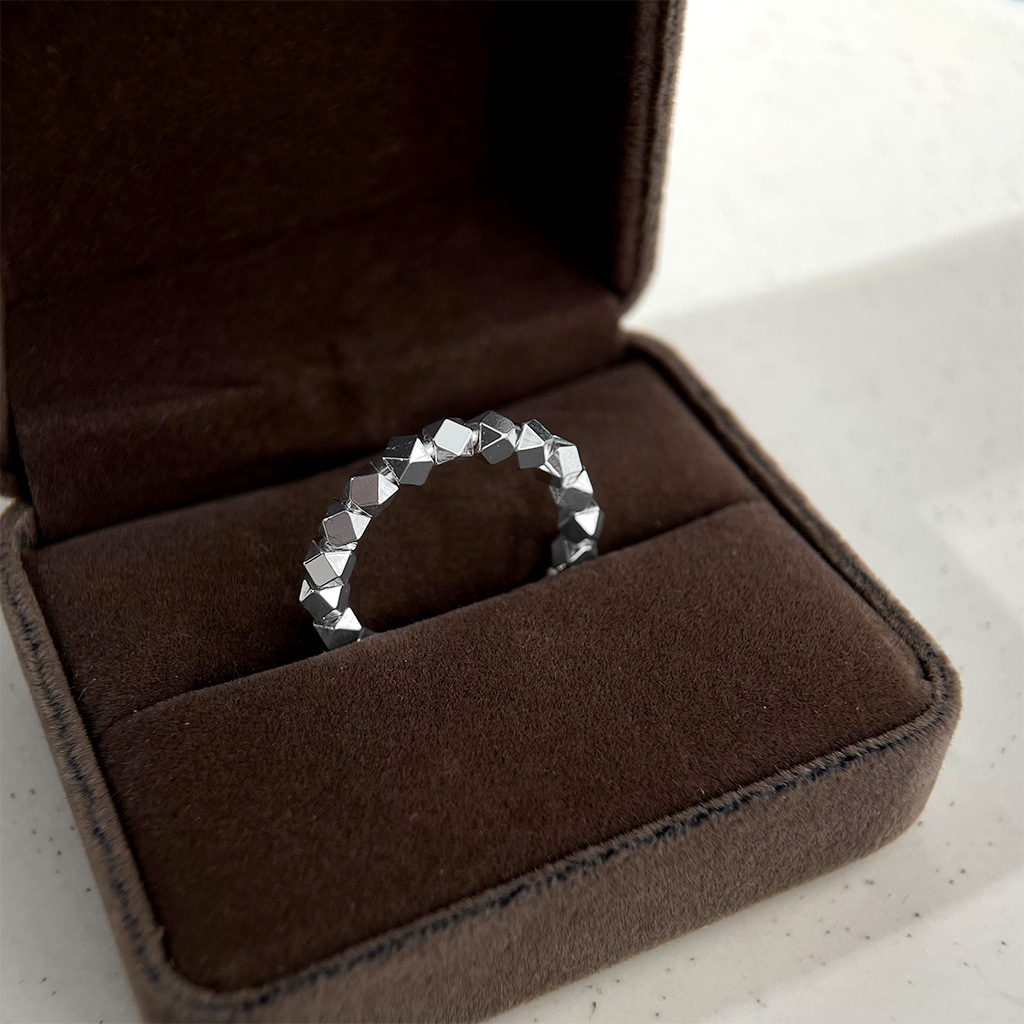 耳语6_0000s_0029_组 30.jpg