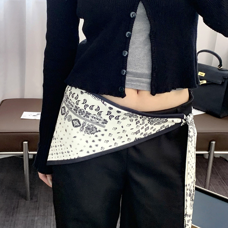 Toalla triangular con cintura, bufanda de seda con flor de anacardo retro, sensación de alta gama, cortina de pedo apilada multifuncional de verano, diadema de todo fósforo