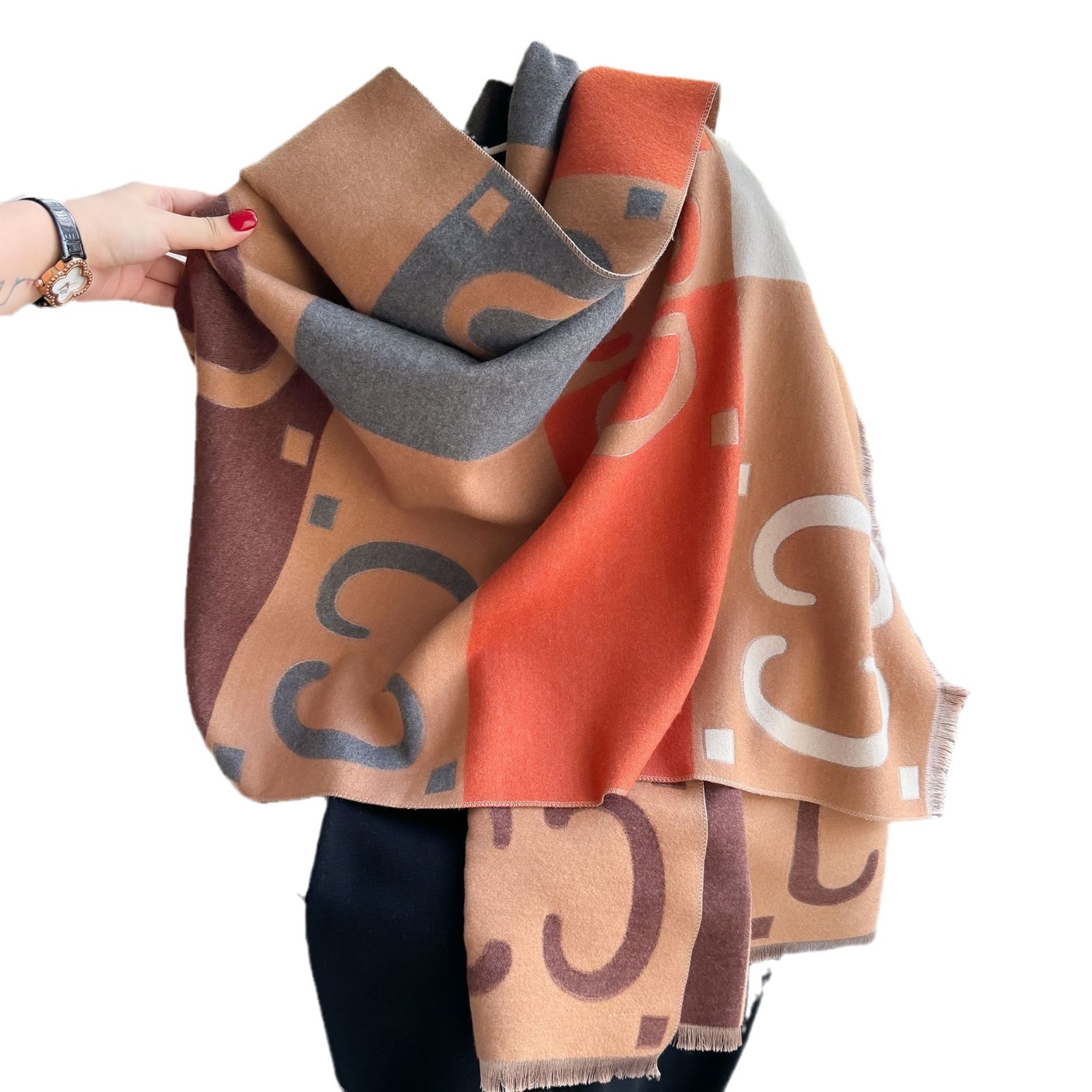 Transfronterizos letras de moda europea y americana C bufandas de cachemira otoño y invierno multifuncional engrosado chaleles calentamiento buñuelo