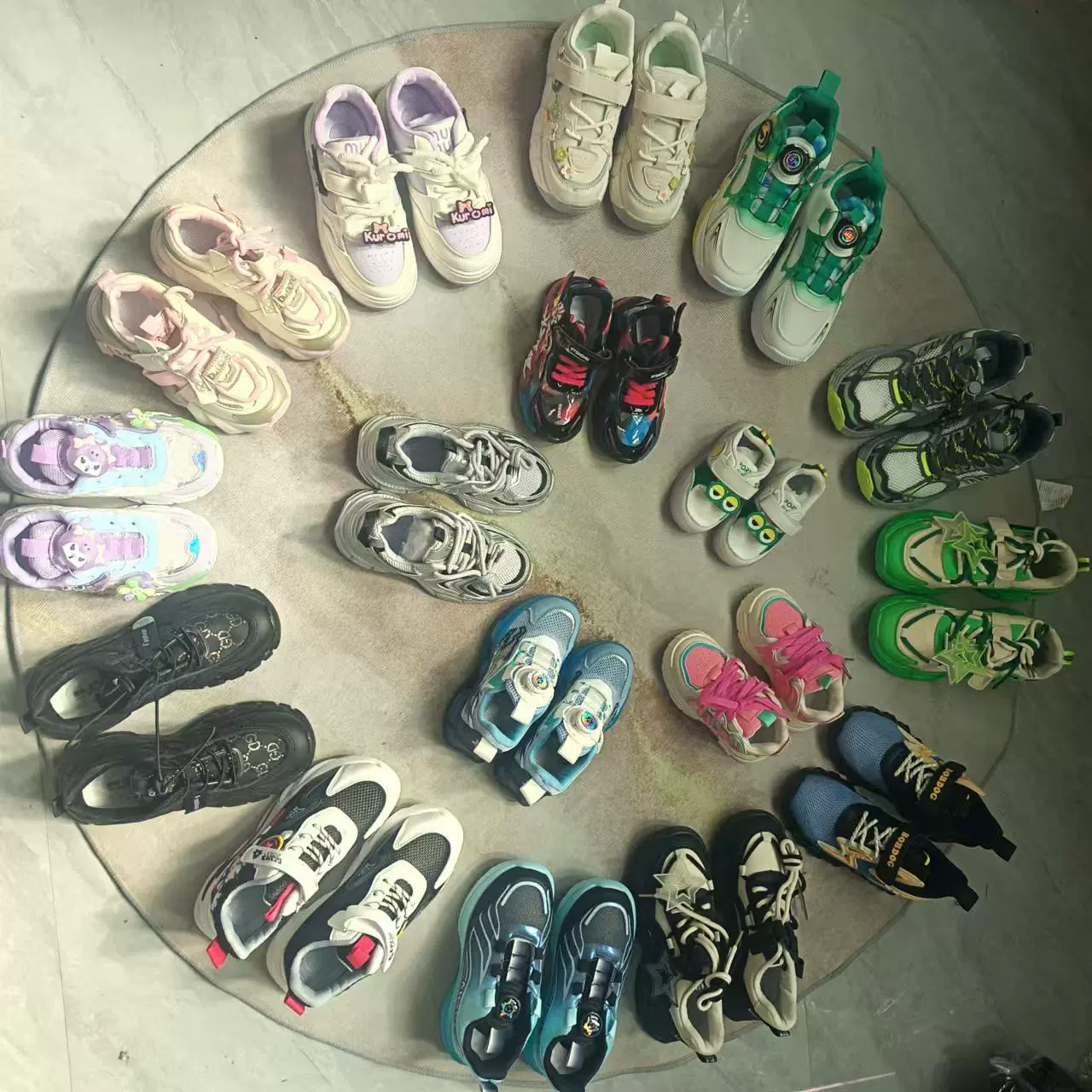 2025 новые детские кроссовки осенние мальчики подростки пуговицы вращающиеся кроссовки