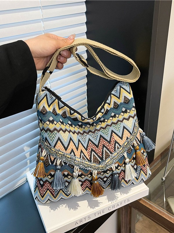 Capacious fashionable ethnic retro one-shoulder bag for leisure