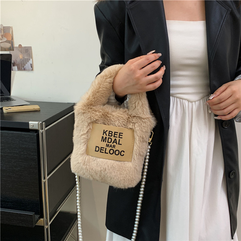 2023 New Winter, Autumn, Winter Versatile, High end, and Small Crowd Crossbody for Women Plush Bucket Chain Bag_voghion.com