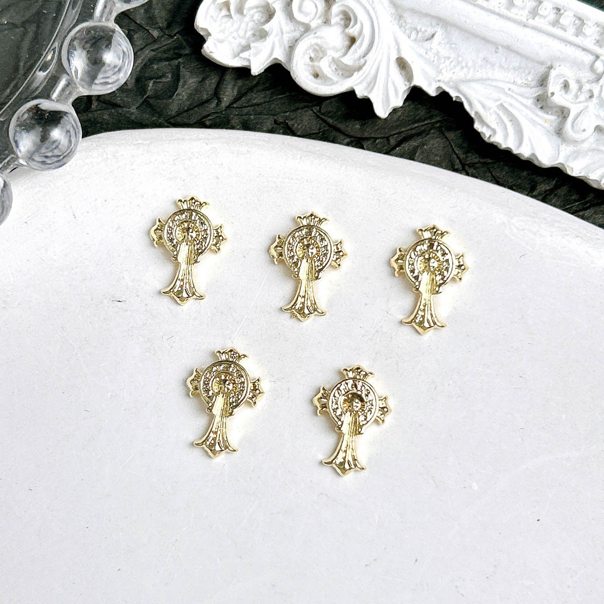 Ventas transfronterizas de joyas de manicuría cruces oro y plata super brillante diamante completo retro punk cruces joyas accesorios diy