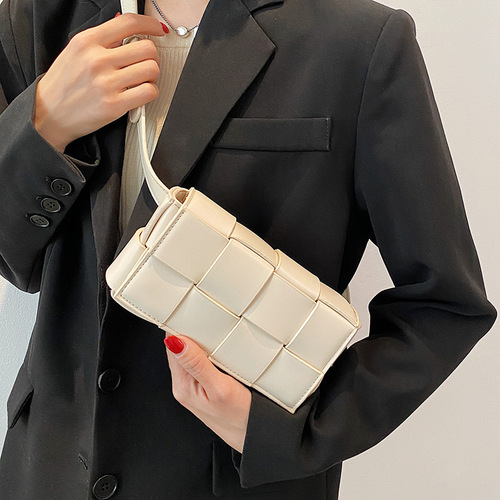 High-end bag, versatile shoulder bag for women,  new internet celebrity hand-woven crossbody bag, chest bag, small square bag