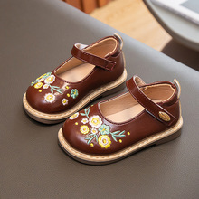 2023年秋季新款时尚韩版女童学步鞋中国风刺绣花朵软底公主小皮鞋