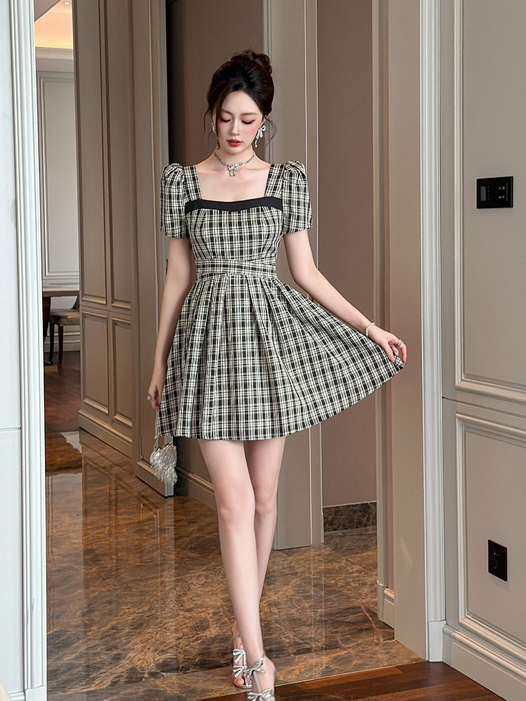 Váy chữ A cổ vuông kẻ sọc phong cách retro Pháp, eo thon, mùa hè — mơ đen